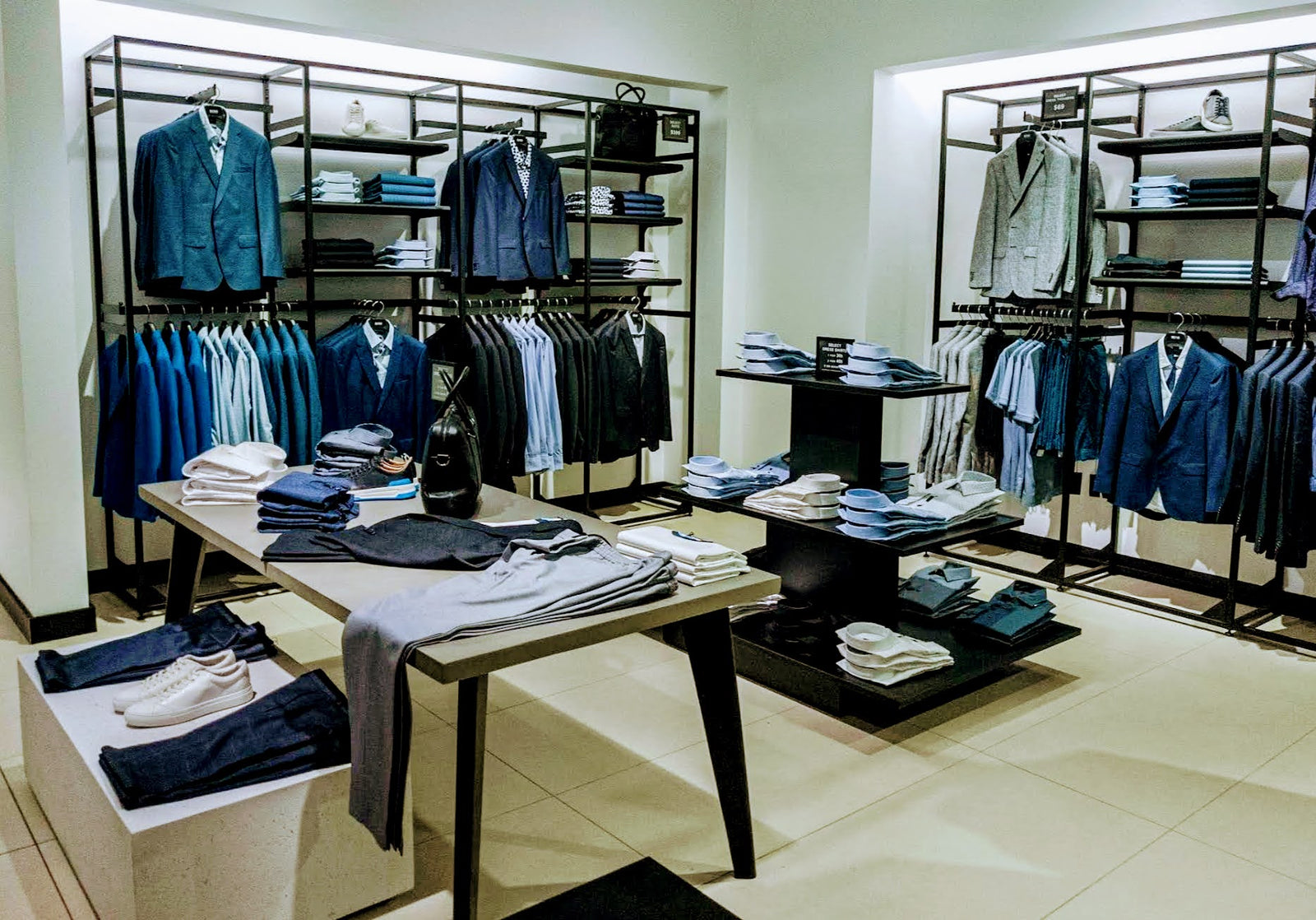 Shop Online for Retail Clothing Store Displays Displetech